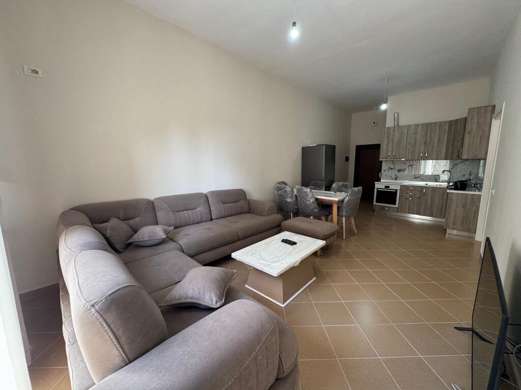Qera apartament 3+1 ne Fresk 45000 leke tek Furre buke europa