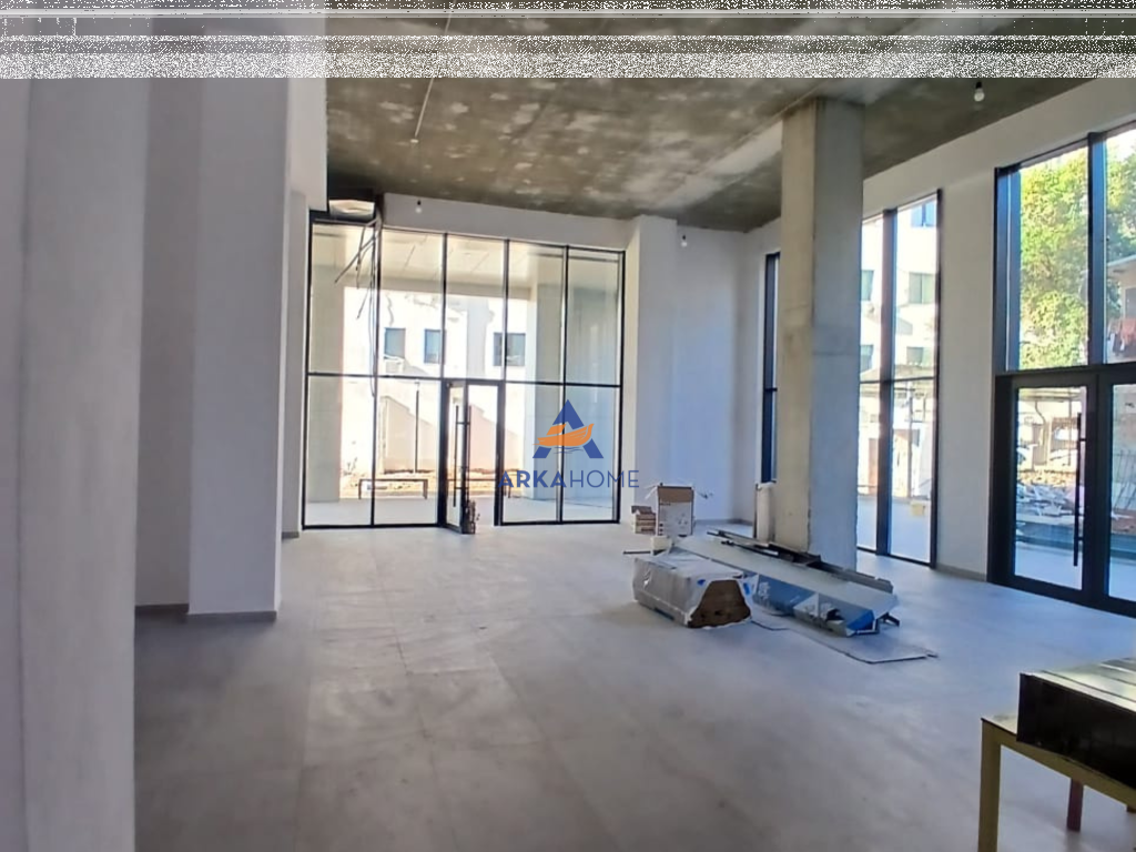 JEPET ME QERA ABJENT BIZNESI 200 M2 "RRUGA BARRIKADA" 4500 EURO