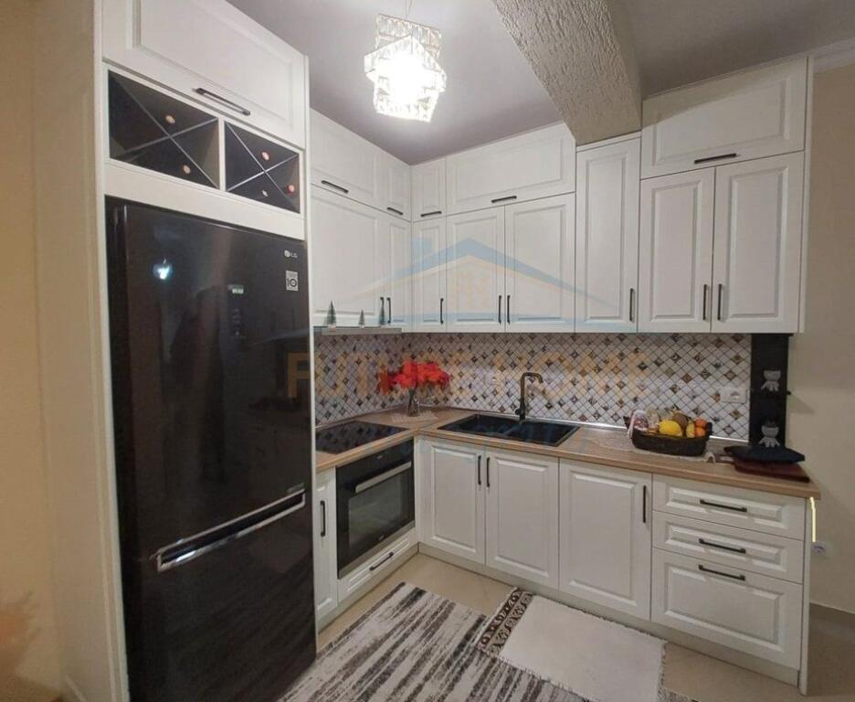 SHITET APARTAMENT 1+1 TEK MATERNITETI I RI