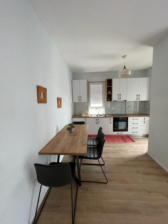 APARTAMENT ME QERA 2+1+2 LAPRAK 750 EURO