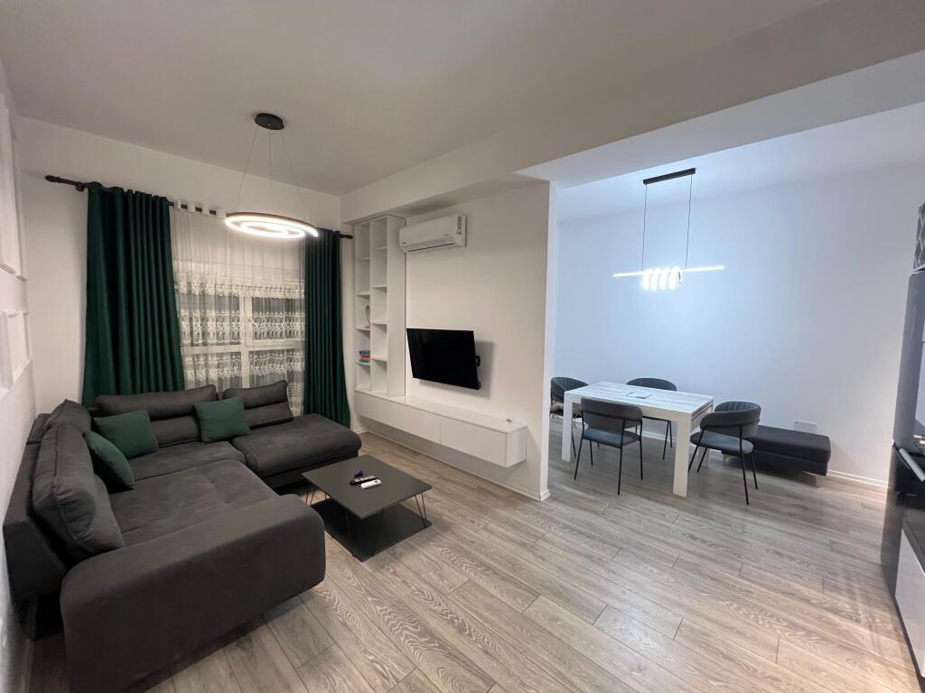 📣 SHITET SUPER Apartament 2+1 Me Ballkon 📍 Kompleksi Mangalem 21 , Ali Dem ✨   🏢 Ndertim i Ri  🪜 Kati 2 (Me Ashensor)  📐 Siperfaqe 88 m2  🧭 Orientim Lindje  🛋️ Mobiluar Me Kushte Bashkekohore  📂 Me Hipoteke  ✅ Mundesi Blerje Me KREDI   💶 Cmimi 145 milion leke