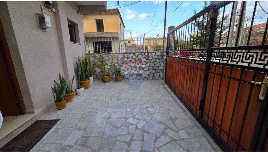 🏠 Apartament 2+1 me Qira – Rruga Dervish Hekali, Vlorë