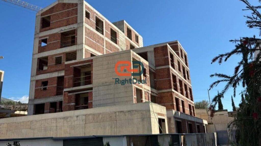 Okazion Tek Kompleksi Village Square, Ne Dhermi, Shitet Super Apartament 2+1, Perfekt Per Investim !!!