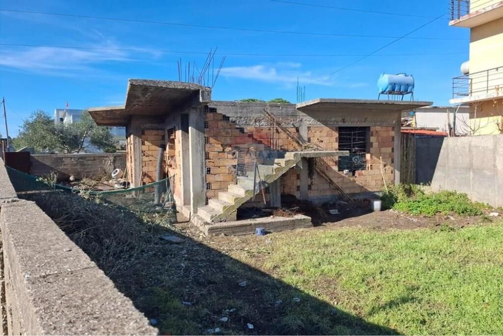 🏡 Shtëpi Private për Shitje – Rruga Osman Haxhiu, Vlorë