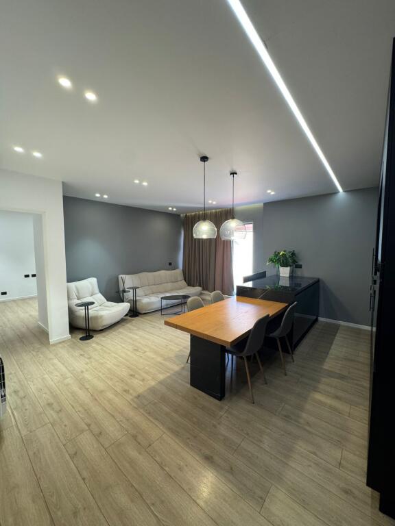 APARTAMENT LUKSOZ 2+1 ME QERA TEK ETC