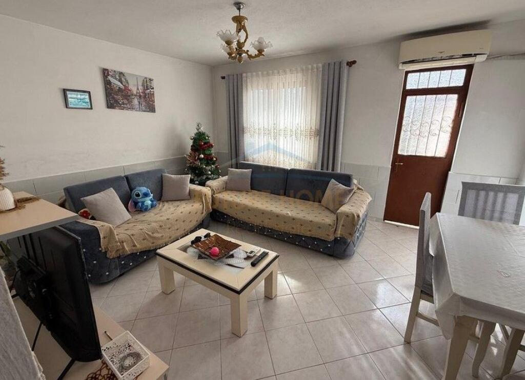 Shitet, Shtëpi Private,Plazhi i Vjeter,Vlorë