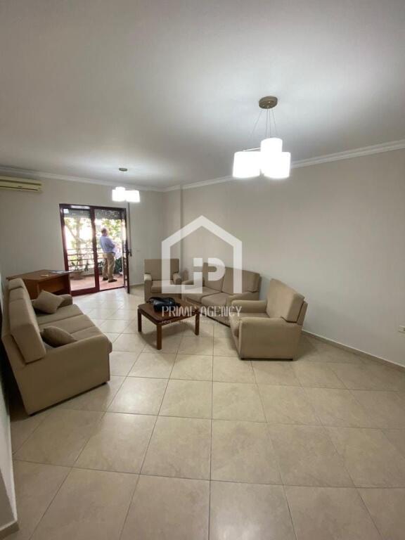 FOR RENT: Business premises / Kavaja Street / near the ORTHODOX CHURCH