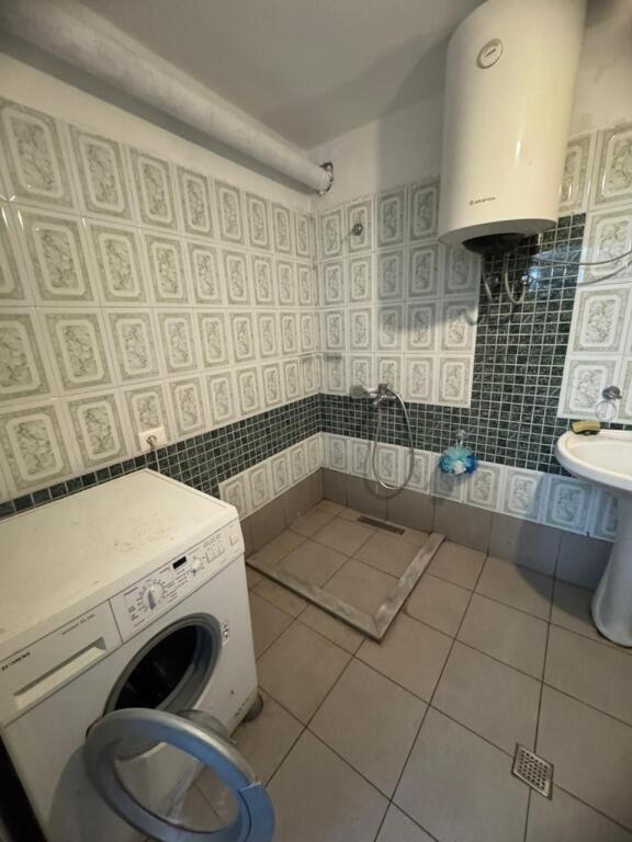 Jepet me qira kati i 2-të i nje shtepije private 2+1 - Don Bosko!!!