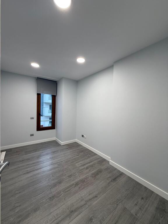 Ambient zyre per qira 200m2 , prane Delijorgjit