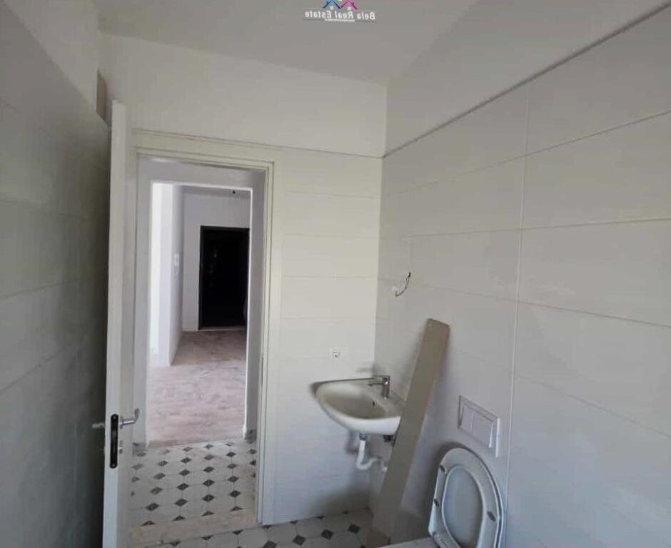 Zyre Me Qera 2+1 Tek Univers City (ID BZ2790) Tirane