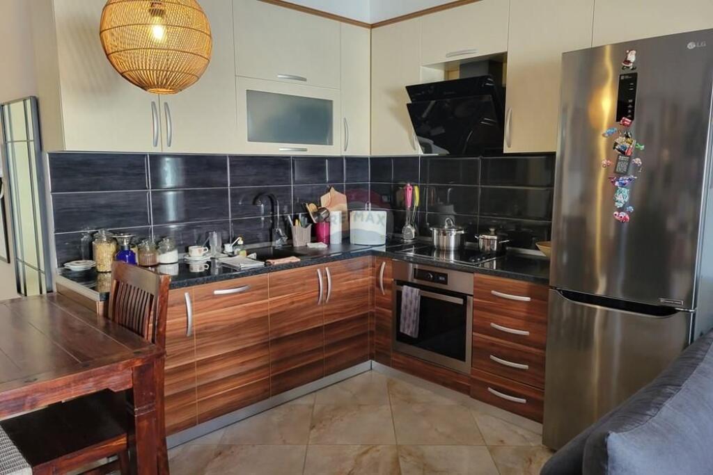 Condo/Apartment - For Sale - Komuna e Parisit, Tiranë