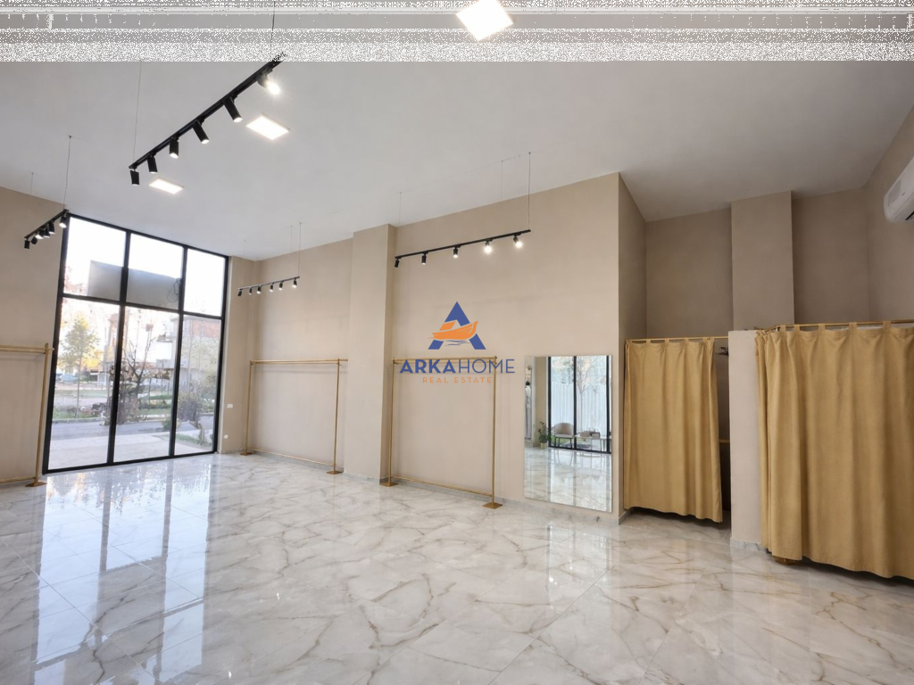 SHOP FOR RENT 64M2 "AT THE FORMER AVIATION FIELD" 700 EURO