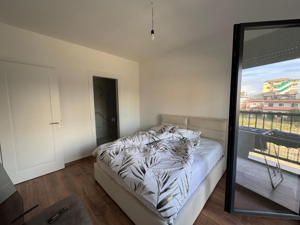 Shitet Apartament 2+1+2 Bulevardi i ri