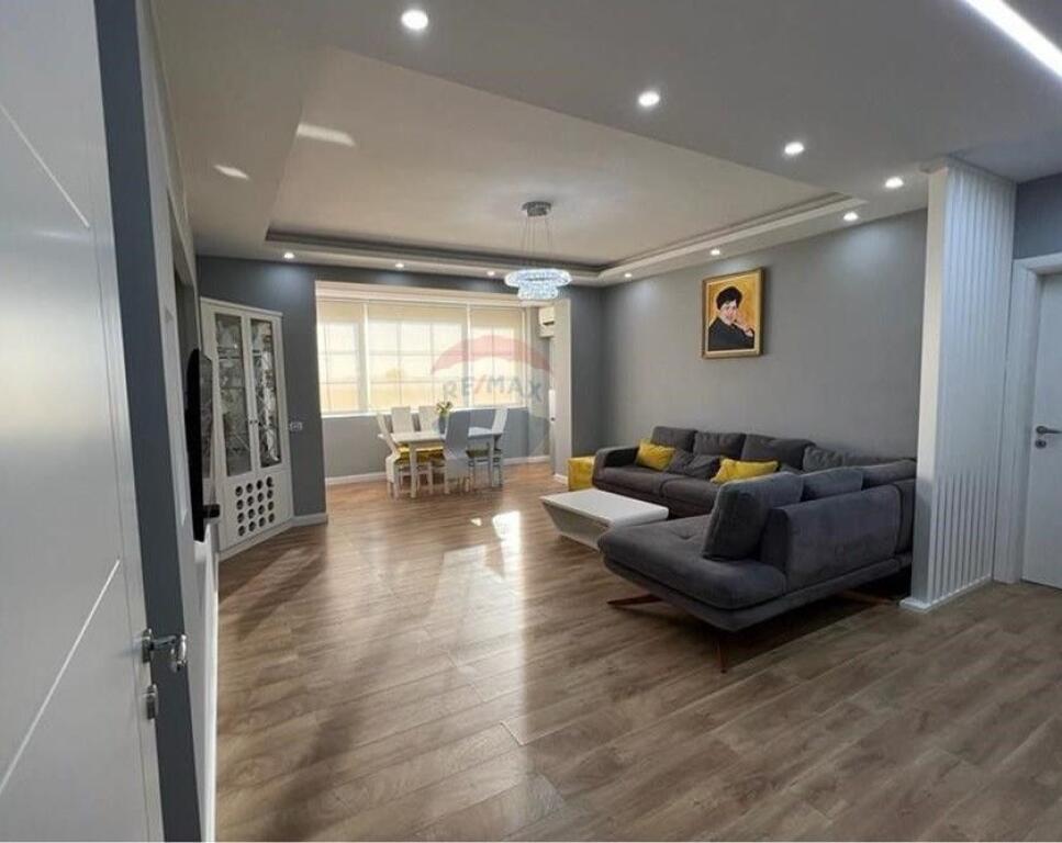 Apartament - Për Shitje 2+1 me Verande ne Fresk