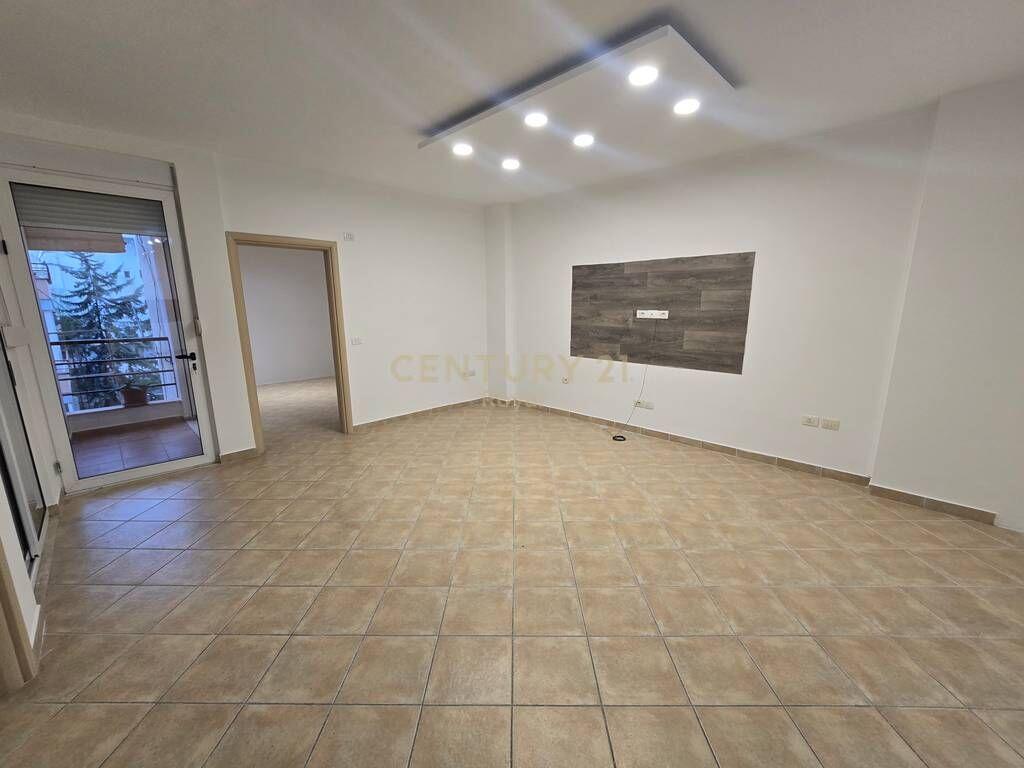 SHESIM APARTAMENT 2+1 TE KODRA E DIELLIT RRUGA XHON KENEDI