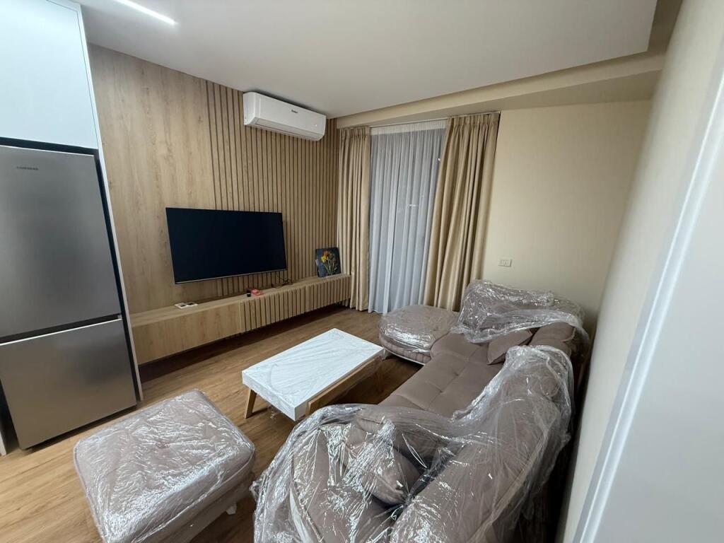 APARTAMENT 2+1 ME QERA TEK RRUGA MINE PEZA