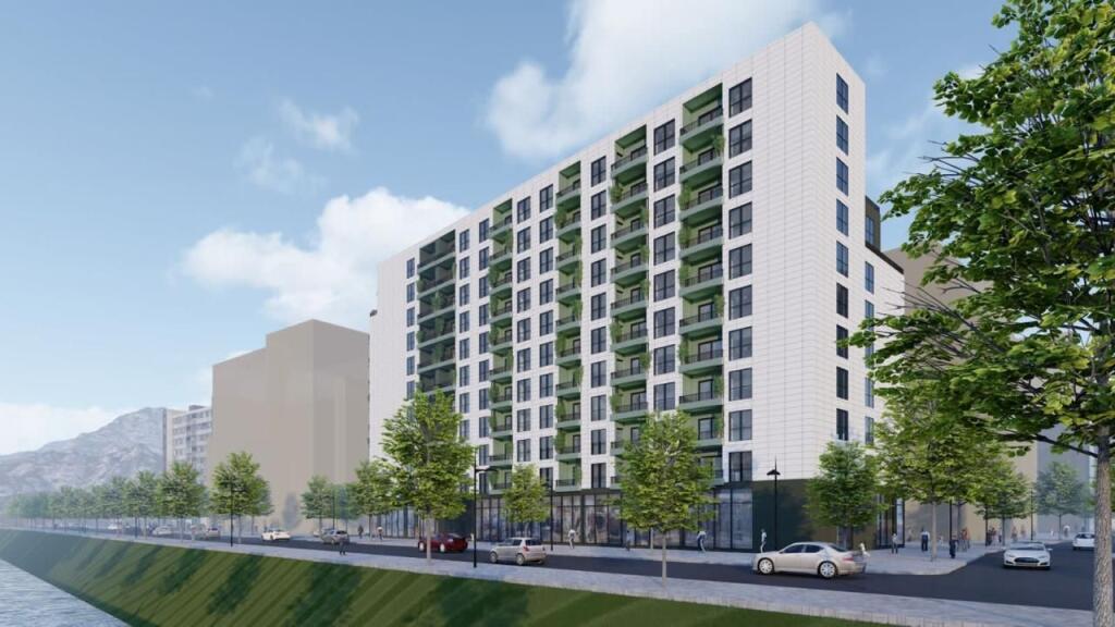 Shiten 4 poste parkimi tek ish fusha Aviacionit