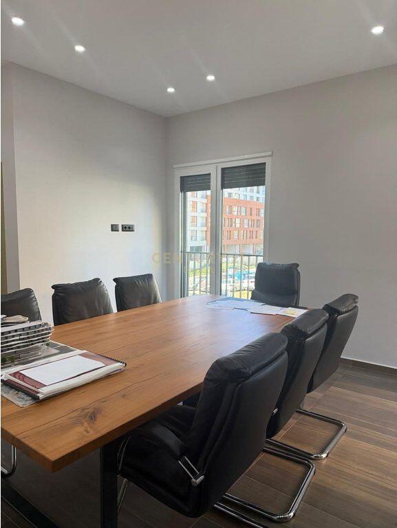 Shitet apartament 3+1 Astir 270,000 €