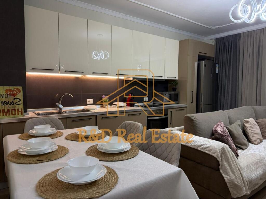 🏡 Apartment 3+1 + balcony for rent – Bajram Curri Boulevard