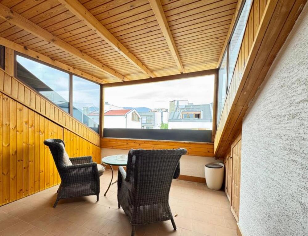 VILË MODERNE ME QIRA NË REZIDENCËN COLOMBO 2, PRANË TEG 3+1+3 | 3 Poste Parkimi | 2,500 € / muaj