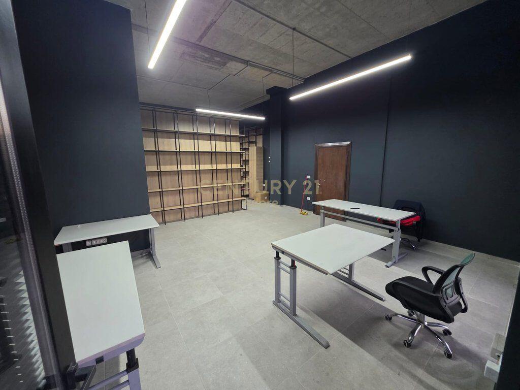 UNITÀ COMMERCIALE IN VENDITA VICINO ALLA VIA JORDAN MISJA!