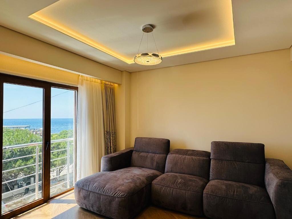 Apartament 2+1+2 me qira tek Currilat