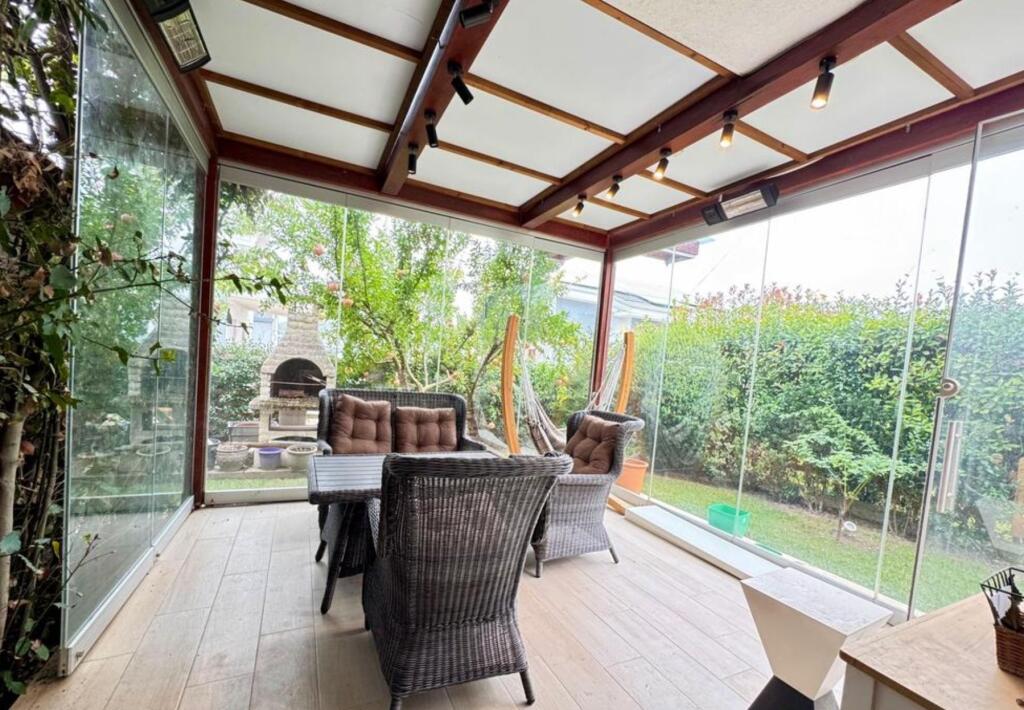 VILË MODERNE ME QIRA NË REZIDENCËN COLOMBO 2, PRANË TEG 3+1+3 | 3 Poste Parkimi | 2,500 € / muaj