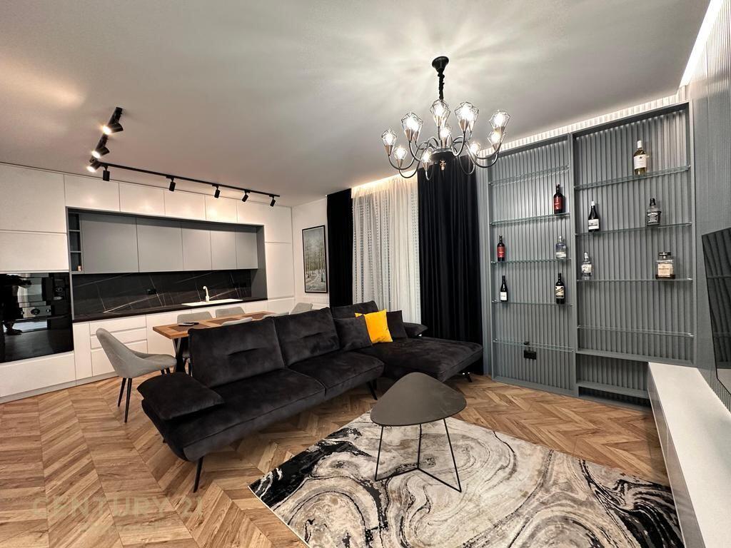 OFROJ PER QIRA APARTAMENT 2+1+2 ME VERANDE-1 POST PARKIMI PRANE TEGUT!