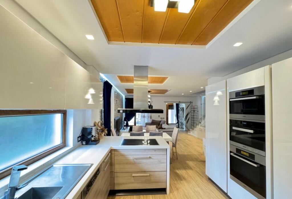 VILË MODERNE ME QIRA NË REZIDENCËN COLOMBO 2, PRANË TEG 3+1+3 | 3 Poste Parkimi | 2,500 € / muaj