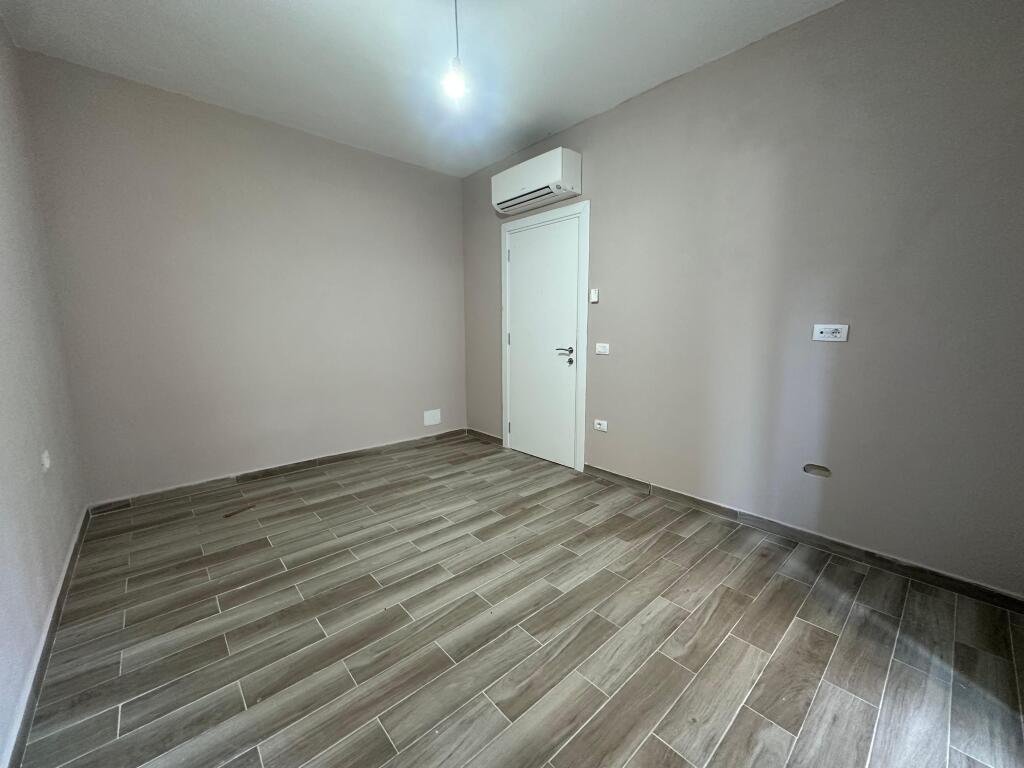 Shitet apartament 2+1+ 1 post parkim  Rruga Siri  Kodra
