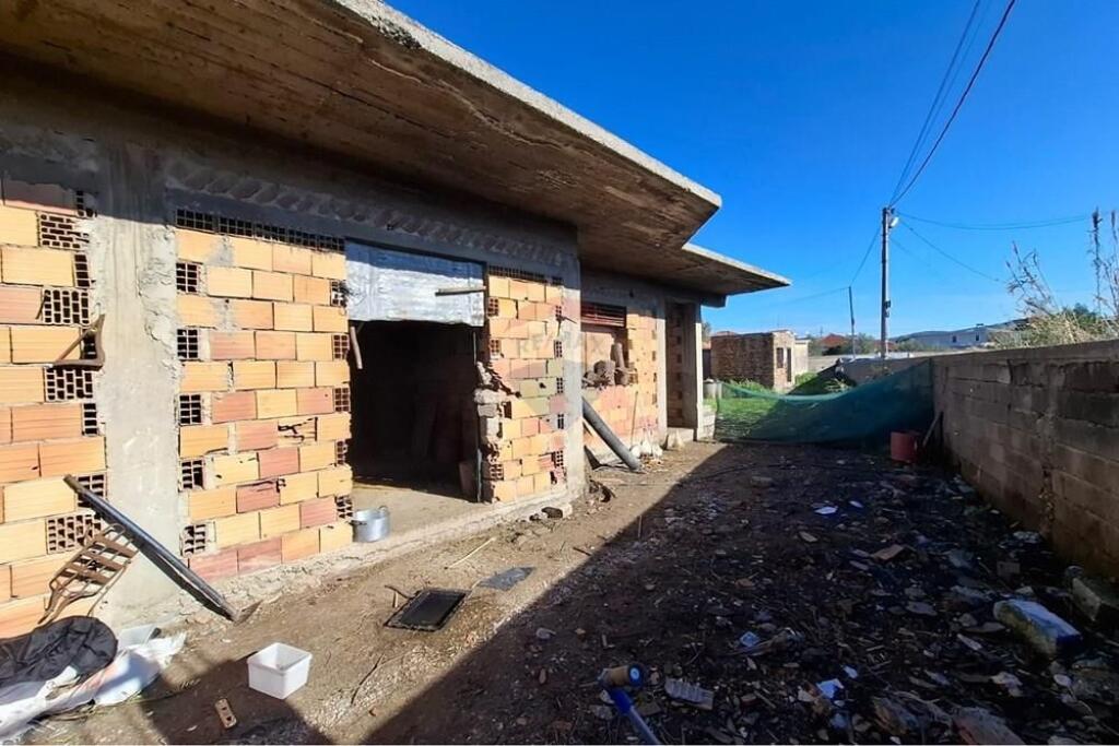 🏡 Shtëpi Private për Shitje – Rruga Osman Haxhiu, Vlorë