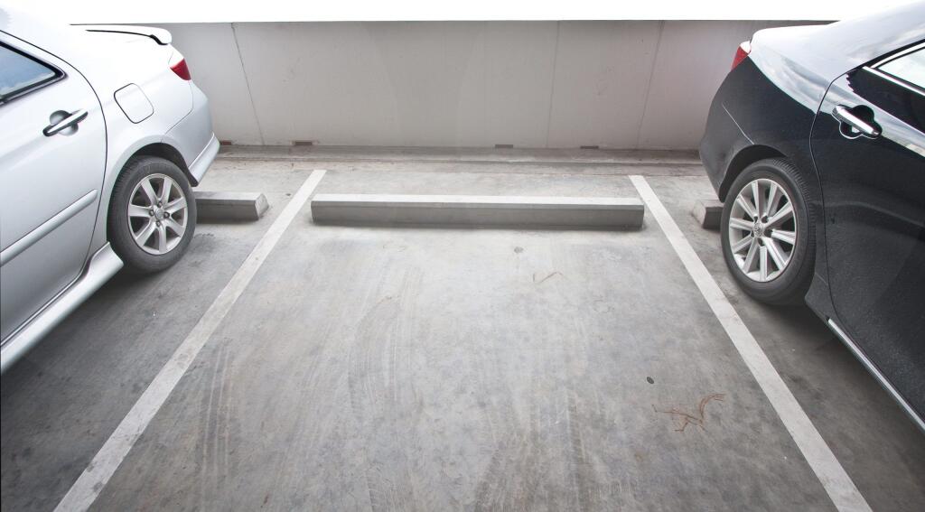 SHITET POST PARKIMI NE BLLOK