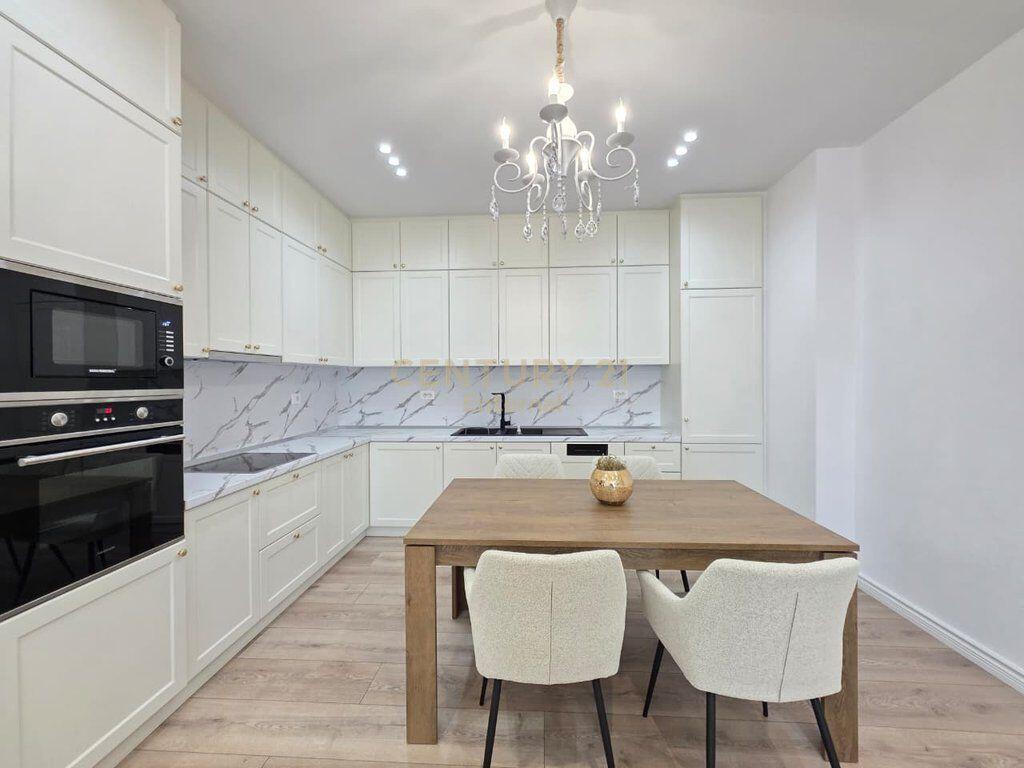 Apartament 2+1+2 me verandë dhe 2 poste parkimi – Golden Park Rezidencë