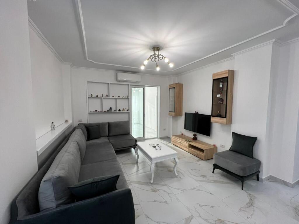Apartament 2+1 me qera Sheshi Willson Tirane