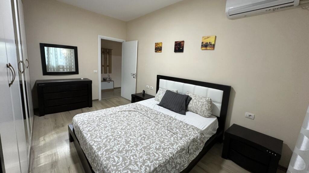 apartament 2+1 me qira tek kopshti Botanik.