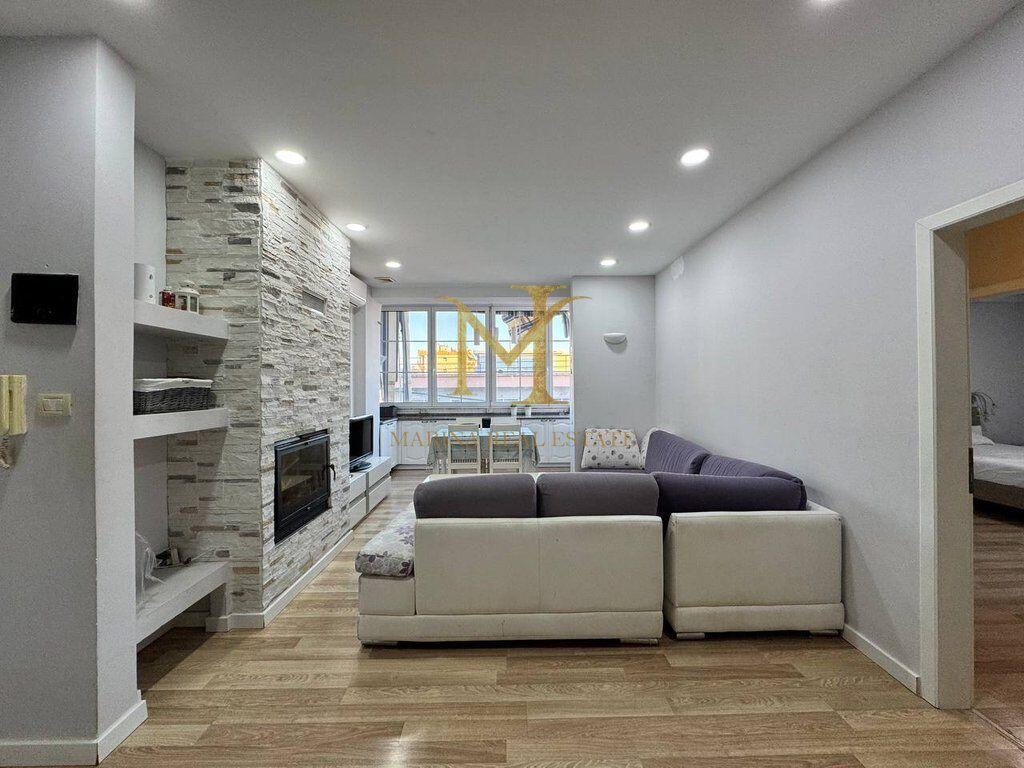 Jepet me qera apartament 2+1 Durres, Vollga me pamja nga deti