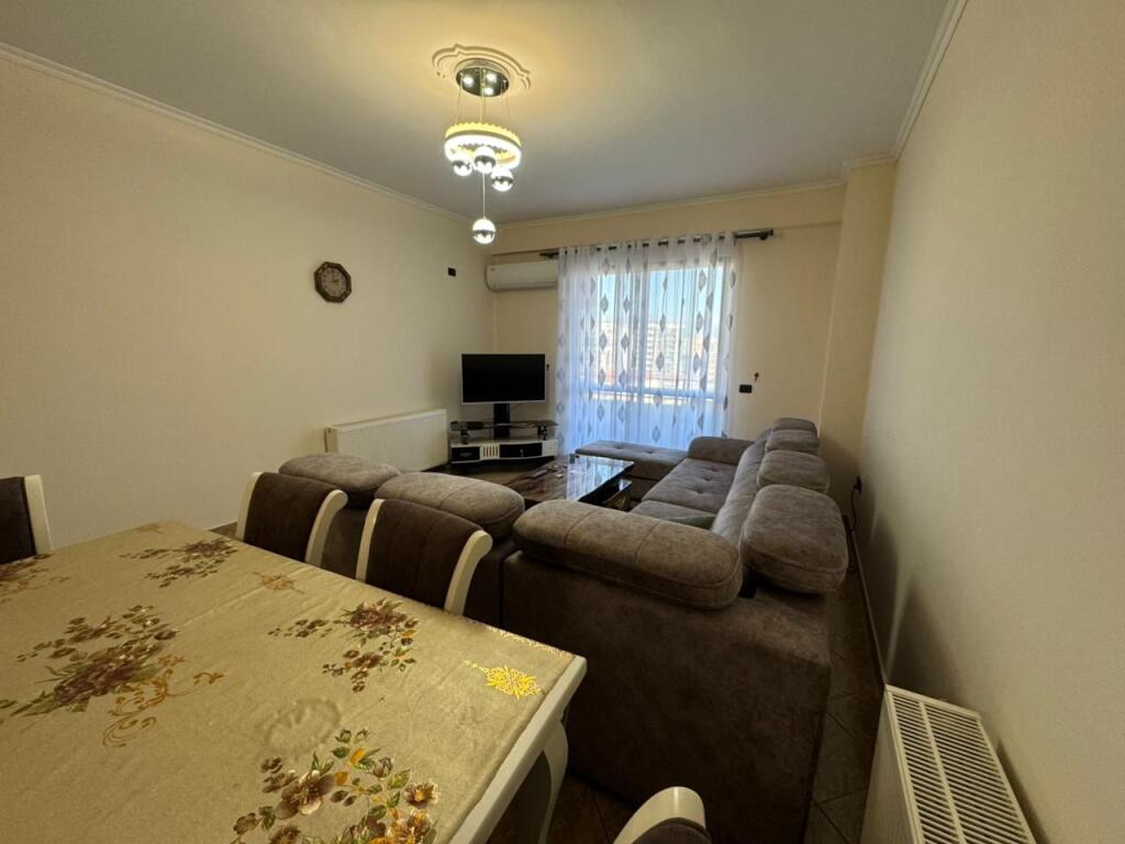 🏘️ Jepet me qira apartament 2+1 📍 Yzberisht, pranë Nela 6💰 Çmimi: 50.000 lekë / muaj