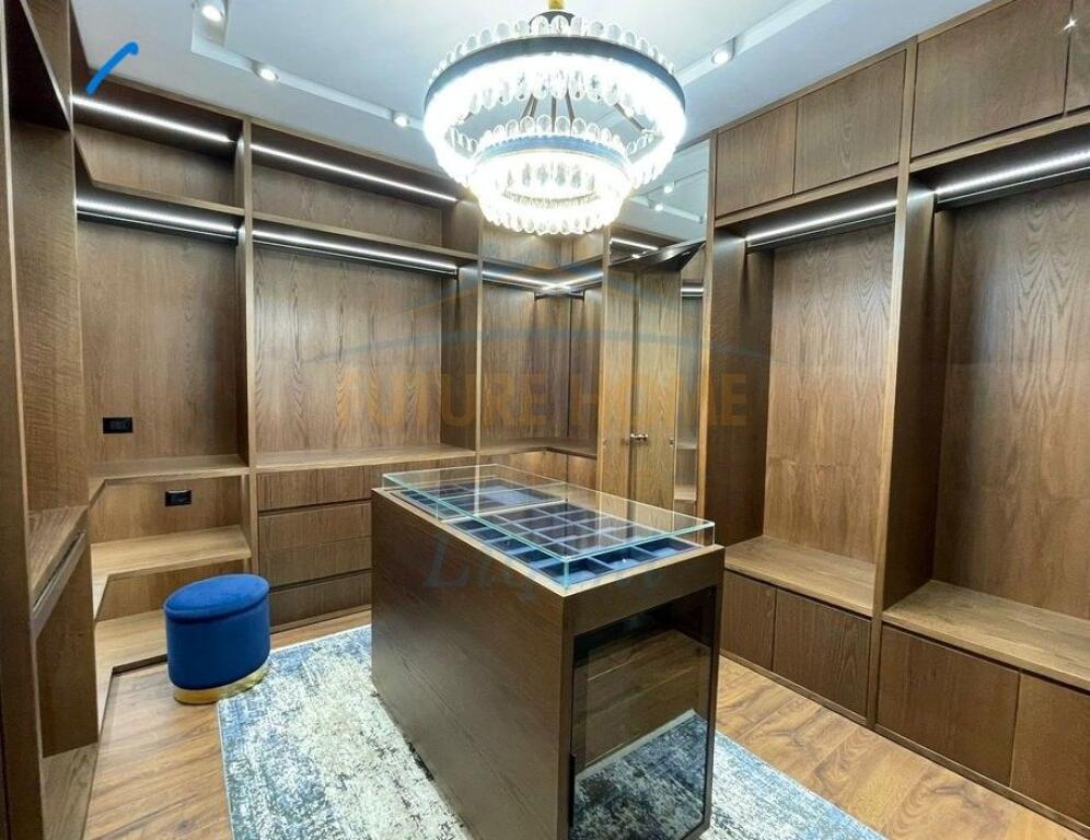 Qera  Apartament  3+1+2+Post Parkimi +Kopsht+ Verande TEG Tirane