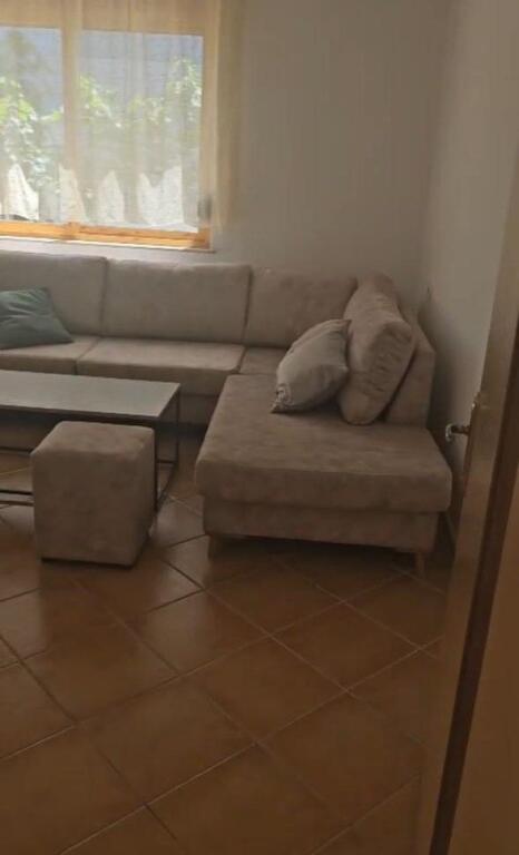 Zogu i zi, apartament 1+1 me qera 40,000 leke