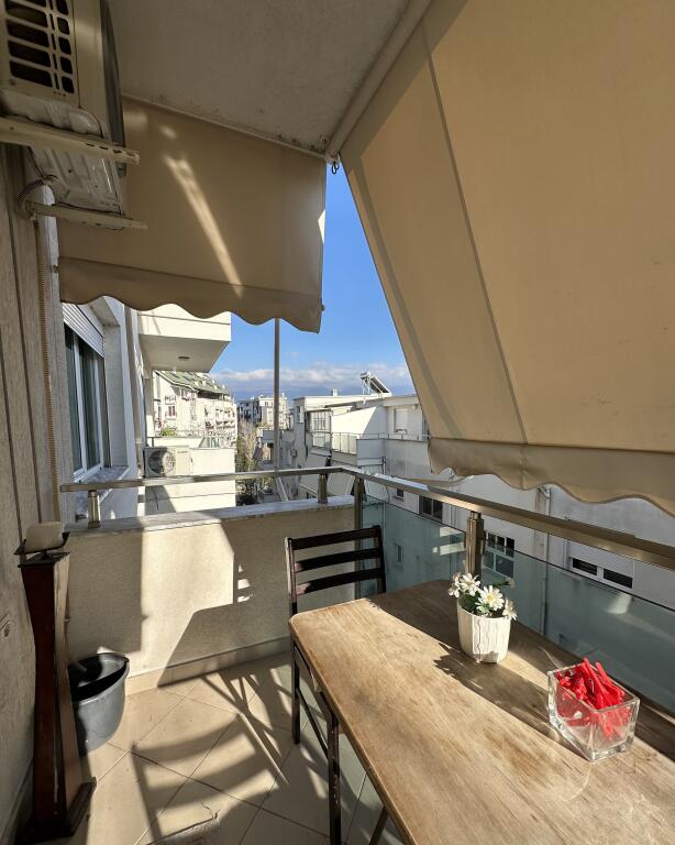 Liqeni i thate , luxury 2+1 apartment for rent 700 euro