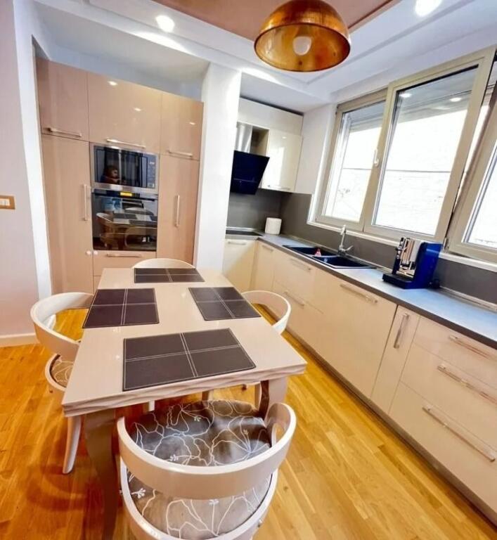 Qera | Apartament 2 + 1 | Qender| 1200 €/muaj