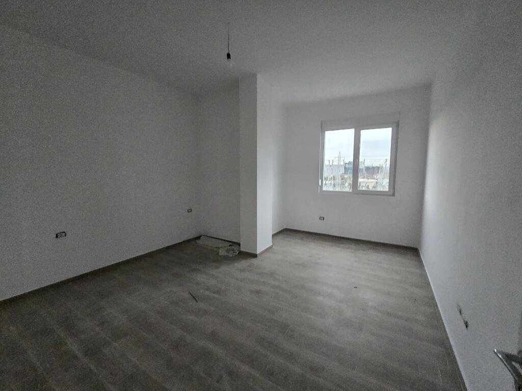 Apartament 2+1, Bulevardi i Ri!