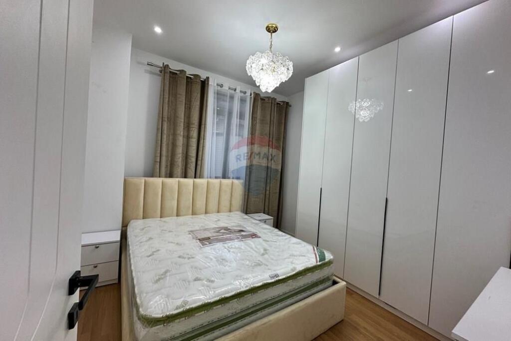 Apartament - Për Qira - 9 Katëshet, Tiranë