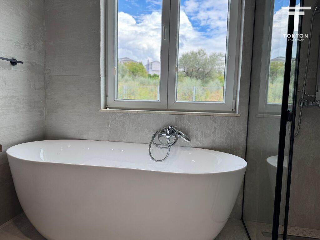 QIRA, VILE INDIVIDUALE, ROLLING HILLS, TIRANË