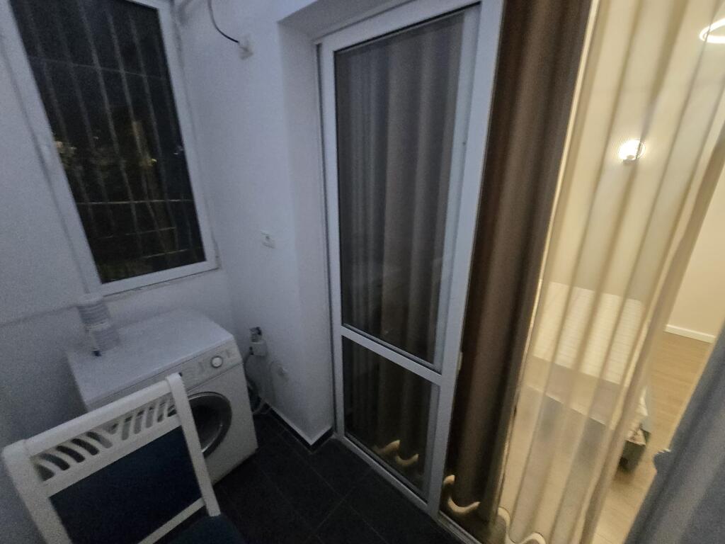 Shitet Garsioniere, afer Hotel Koloseut