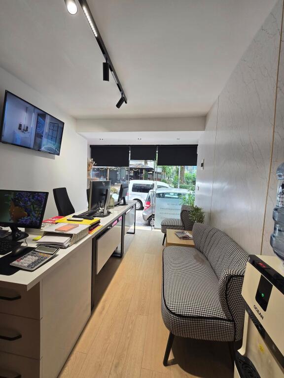 UFFICIO IN AFFITTO/ : VICINO AL TRIBUNALE DI PRIMO GRADO