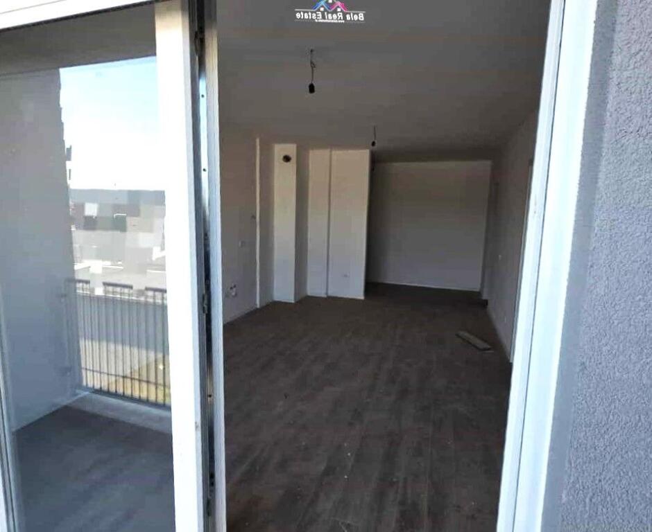 Zyre Me Qera 2+1 Tek Univers City (ID BZ2790) Tirane