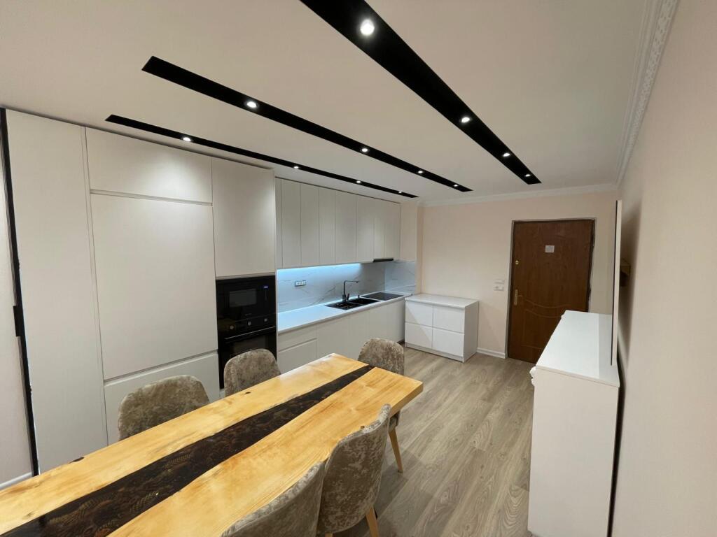 🏘️ Jepet me qira apartament 2+1+2 + post parkimi 📍 Kompleksi Kolombo Çmimi: 1.300 €