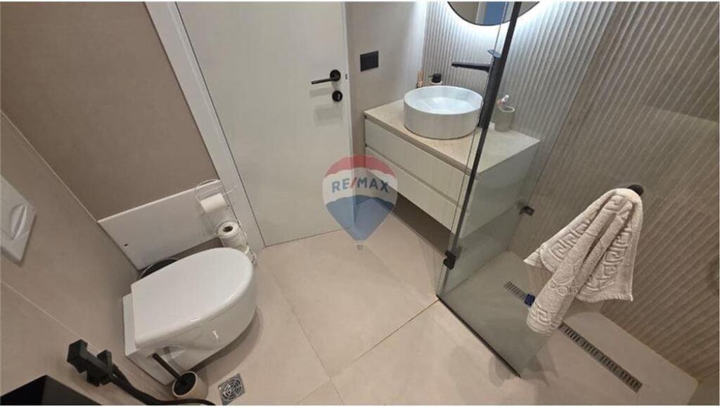 🌊 Apartament 1+1 me Qira – Lungomare, Vlorë | Pamje Ballore nga Deti 🌊