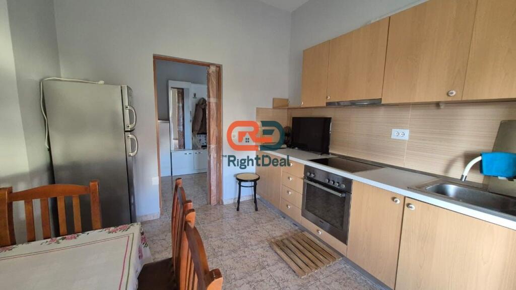 Prane Medrese, jepet me qera apartament 2+1 !!!